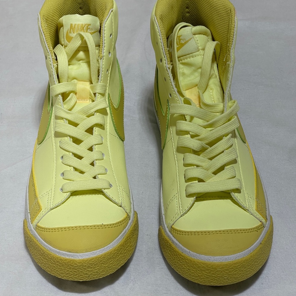 Nike Blazer Mid 77 SE GS Citron Tint Kids Sneakers size 6Y